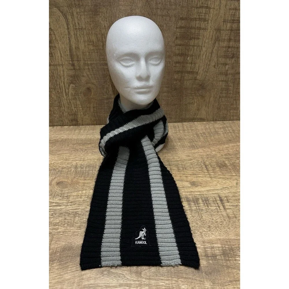 Kangol wool and acrylic blend chunky knit black and gray scarf